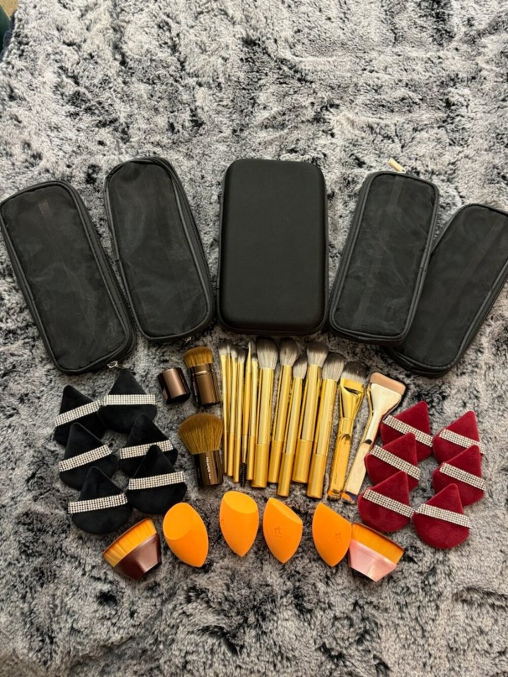 (40) Maange MakeUp Tools + Cases ***GREAT DEAL***